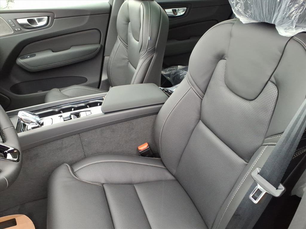 New 2026 Volvo XC60 B5 Ultra w/ Protection Package Premier image 4