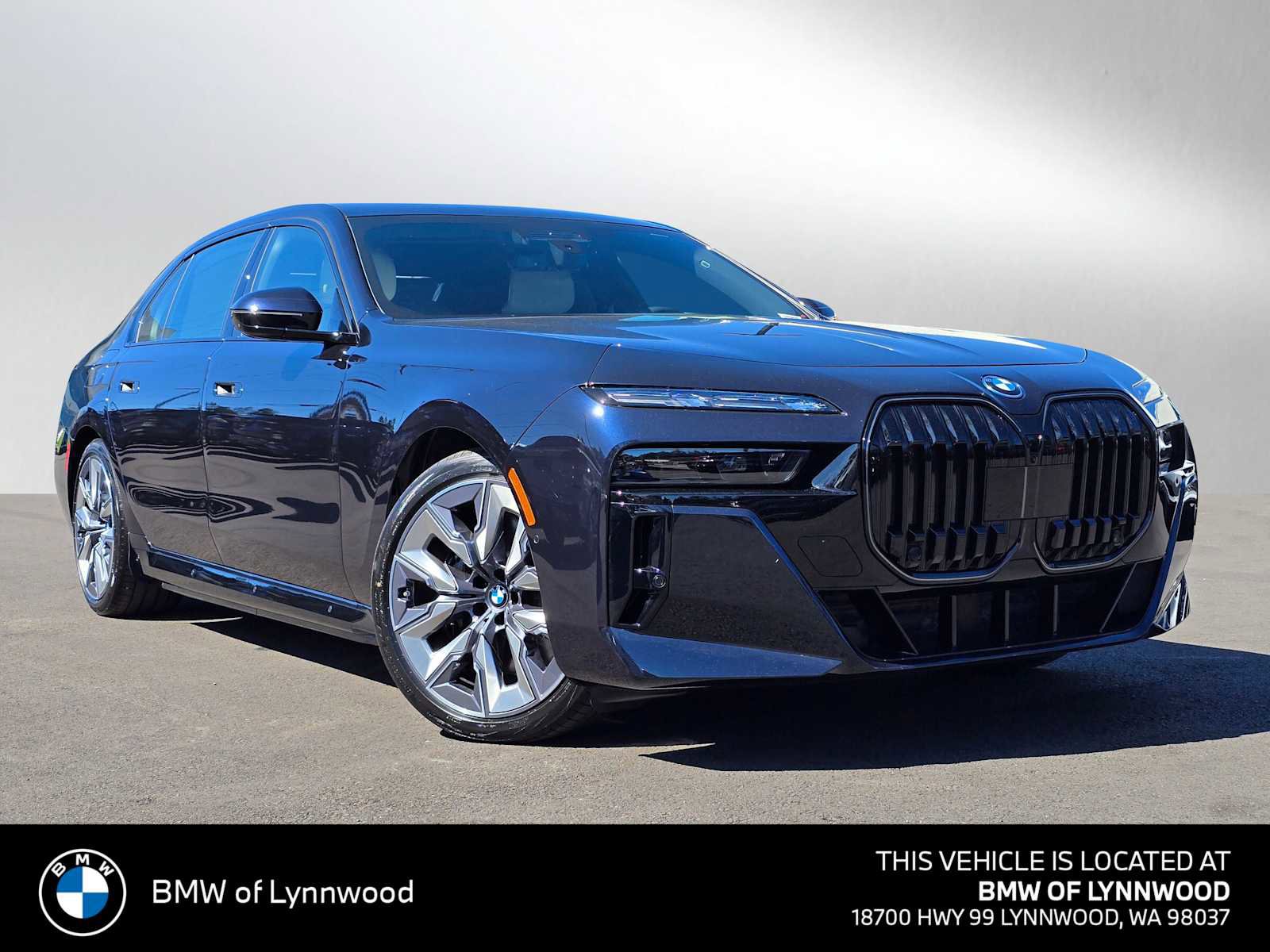 Used 2025 BMW 750e xDrive w/ Executive Package AWD/4WD image 1