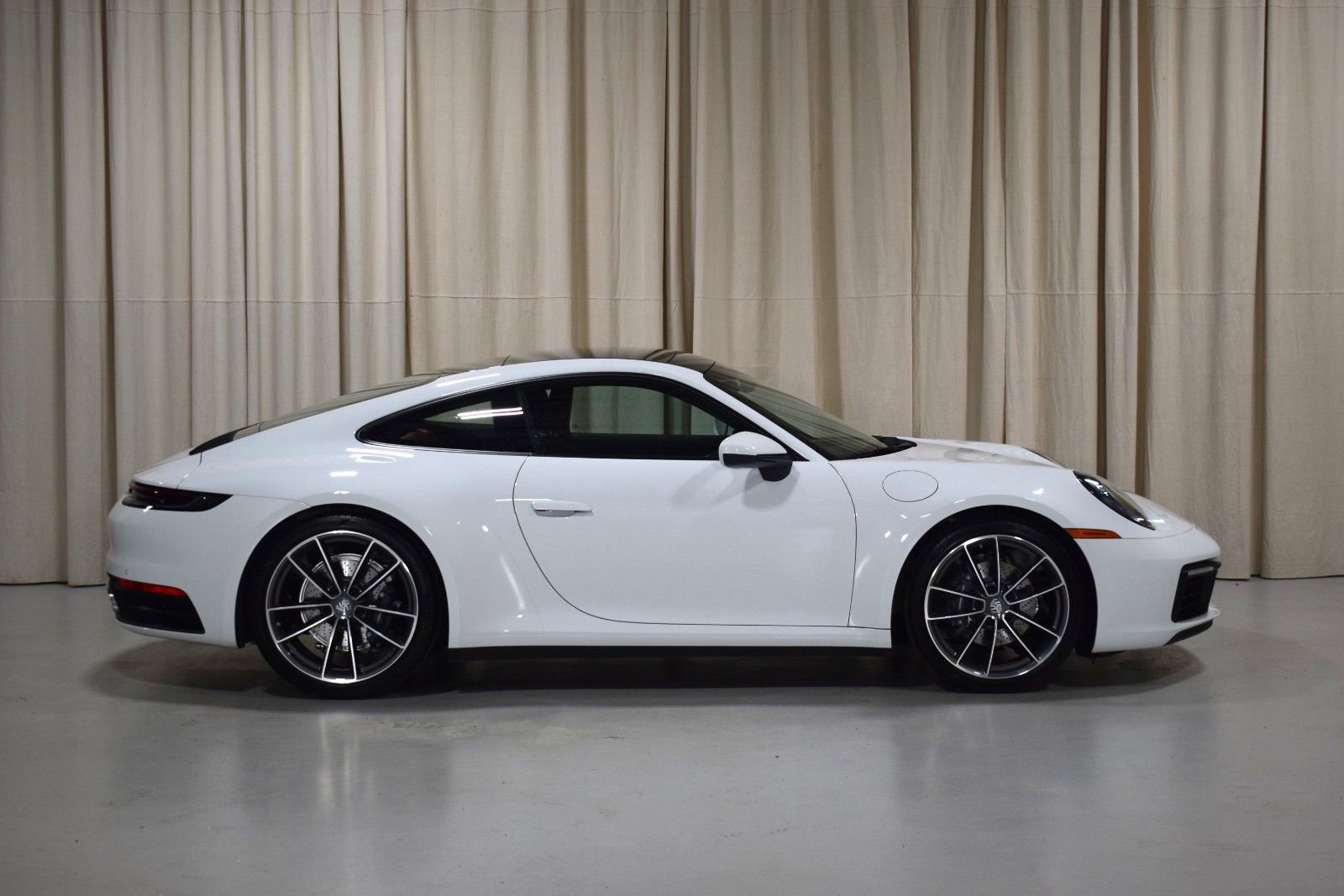 Used 2024 Porsche 911 Carrera RWD image 13