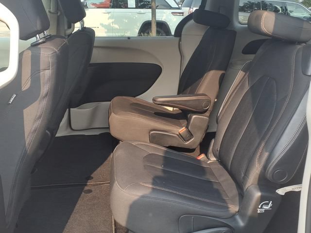 Used 2018 Chrysler Pacifica Touring Plus FWD image 13