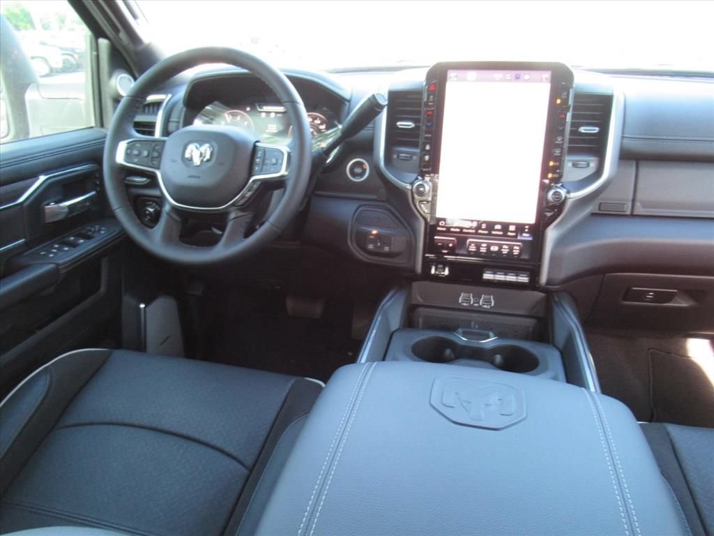 New 2026 RAM 2500 Laramie AWD/4WD image 14