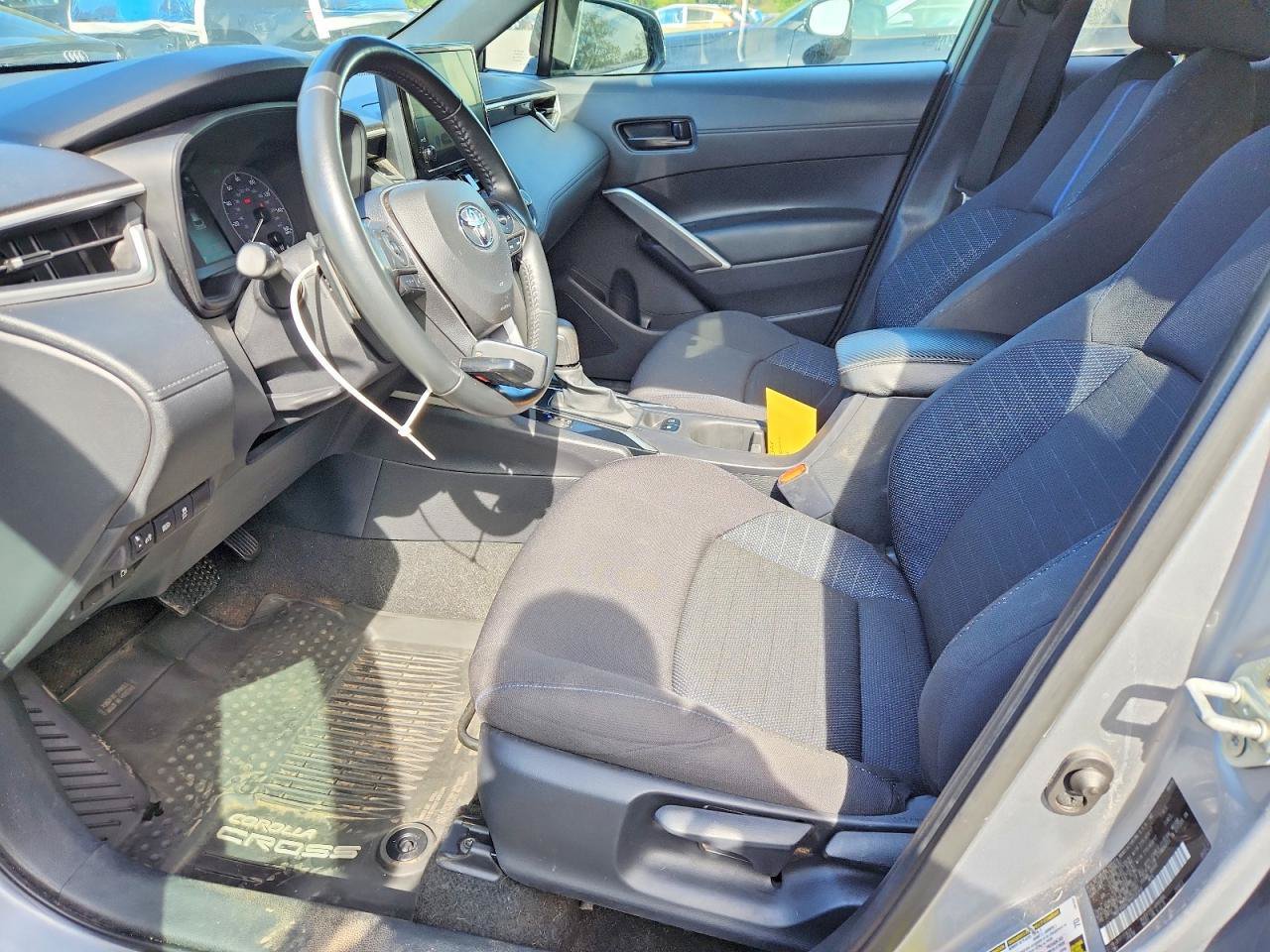 Used 2024 Toyota Corolla Cross AWD Hybrid w/ Moonroof Package image 5