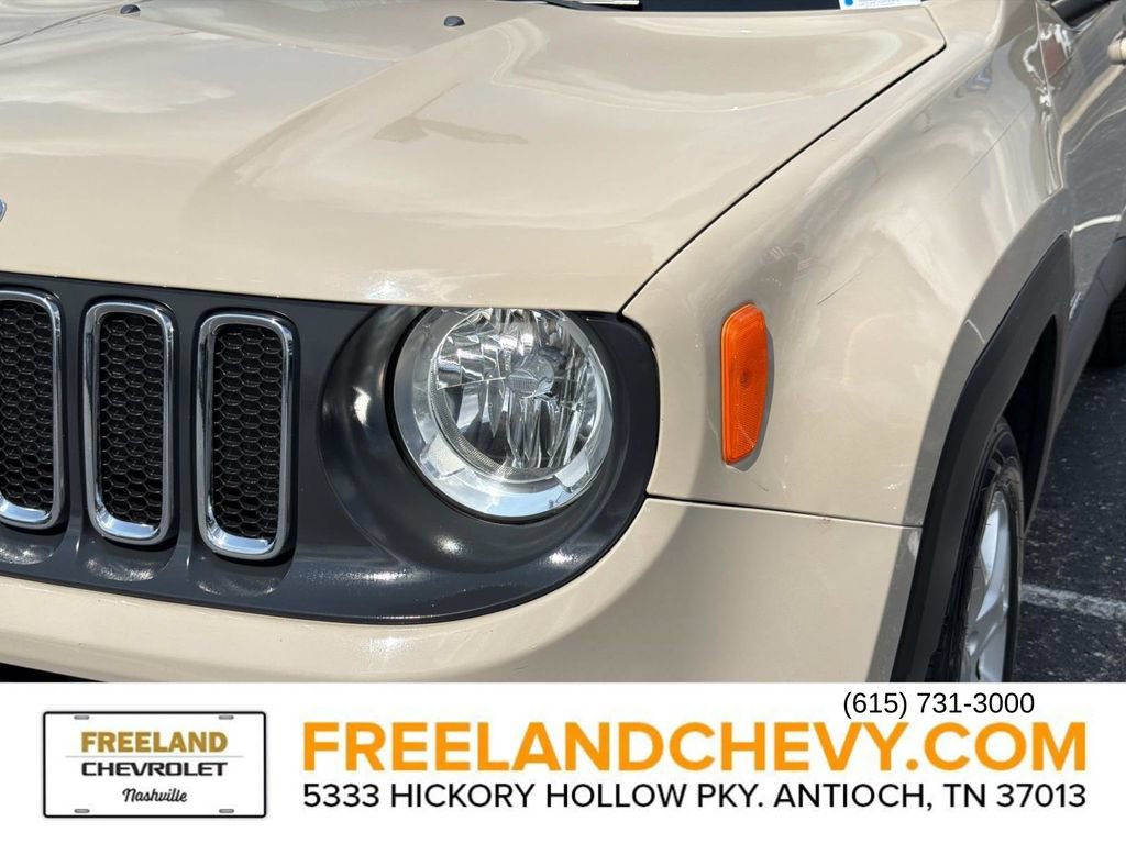 Used 2016 Jeep Renegade Latitude FWD image 10