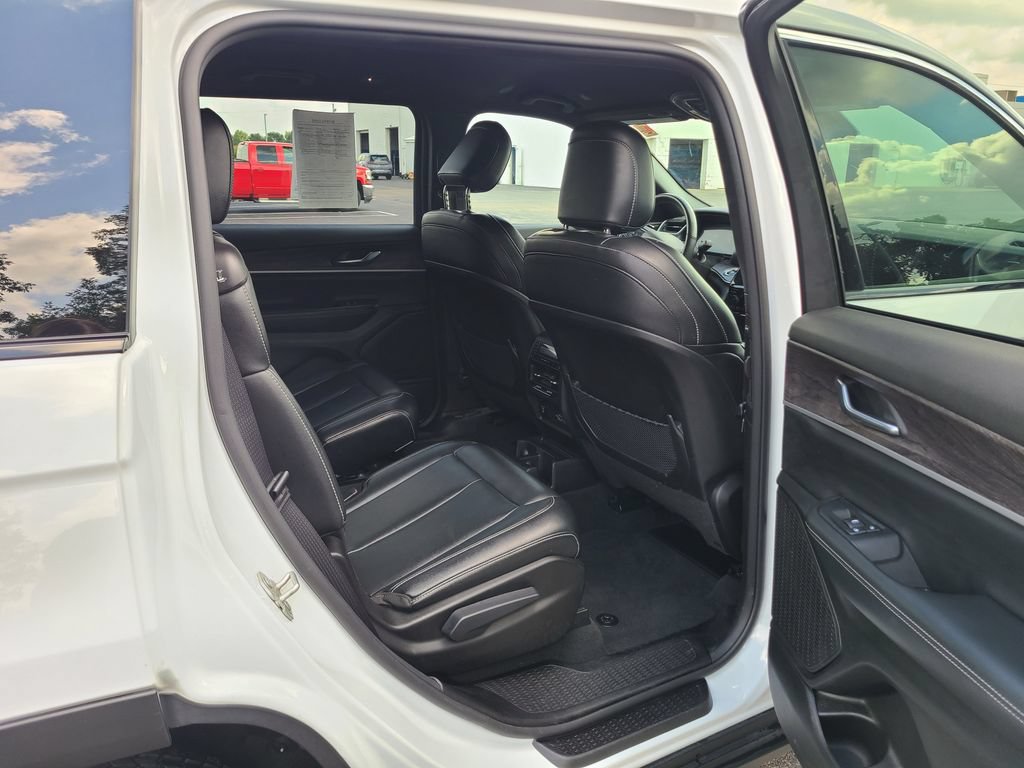 Used 2024 Jeep Grand Cherokee L Limited AWD/4WD image 8