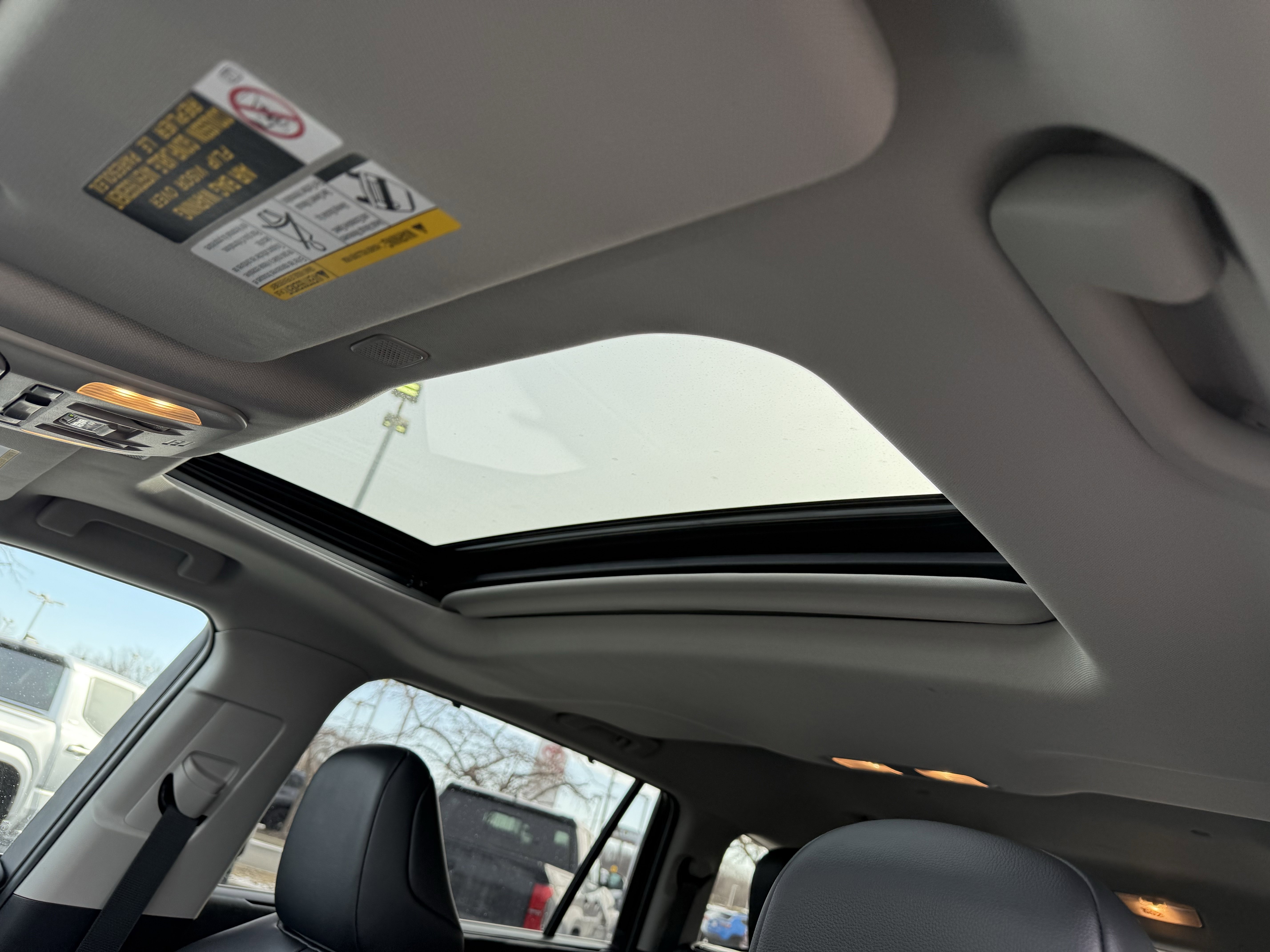 Used 2023 Toyota Highlander XLE image 14