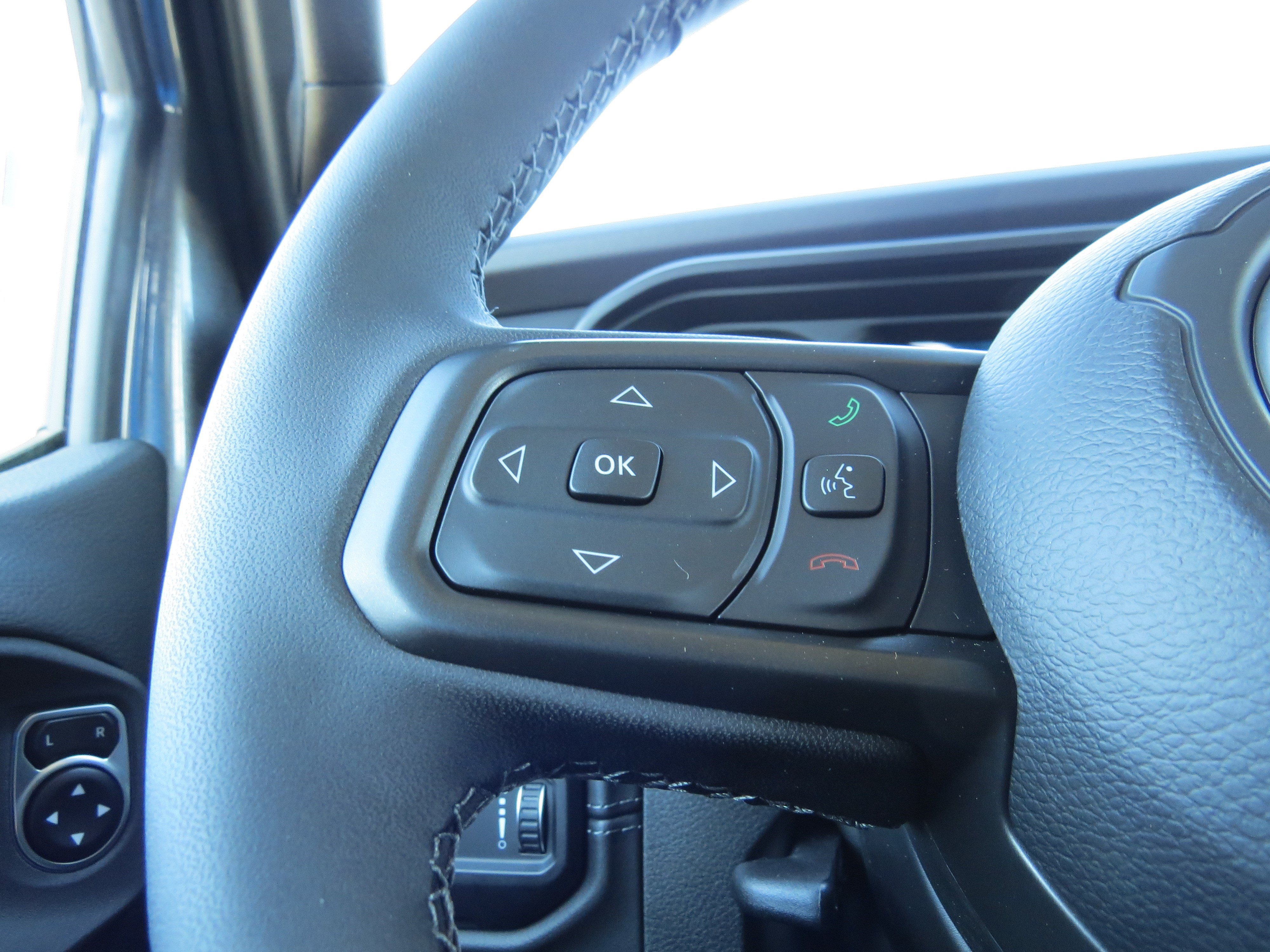 New 2025 Jeep Gladiator Sport AWD/4WD image 19