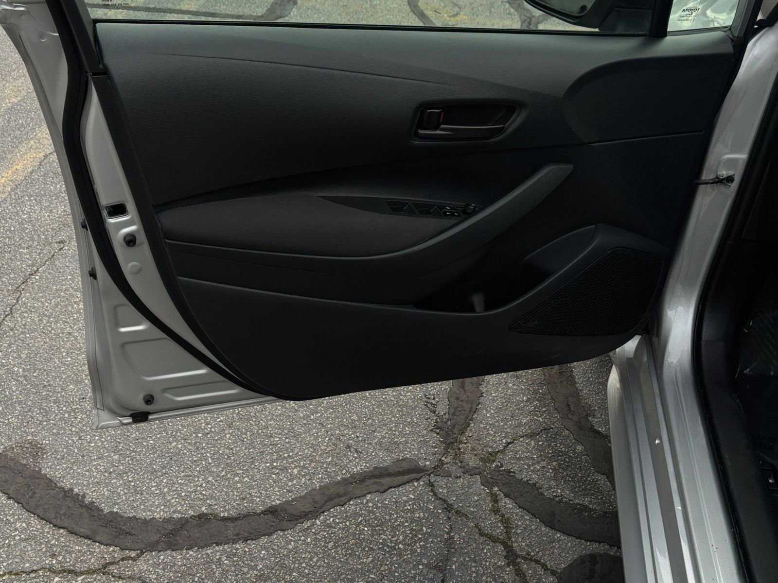 Used 2025 Toyota Corolla LE image 25