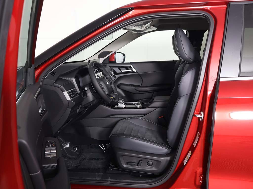 New 2025 Mitsubishi Outlander SE image 33