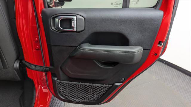 Used 2018 Jeep Wrangler Unlimited Sahara image 18