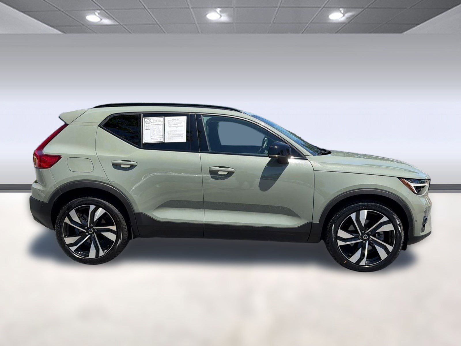Used 2023 Volvo XC40 B5 Ultimate w/ Protection Package Premier AWD/4WD image 8