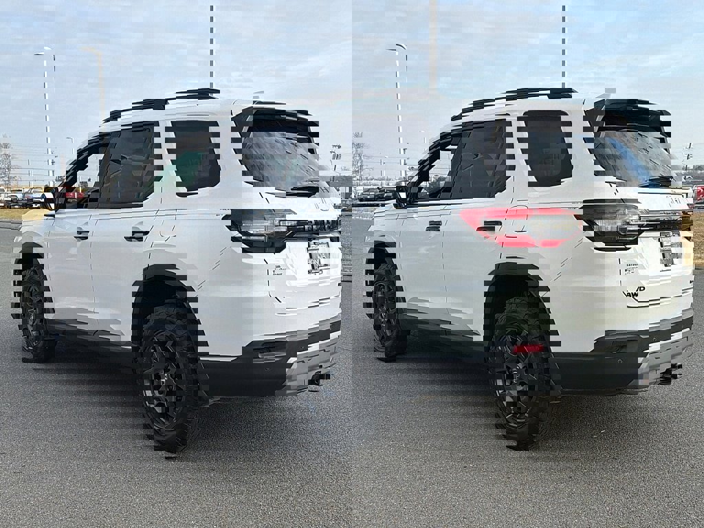 Used 2025 Honda Pilot TrailSport image 4