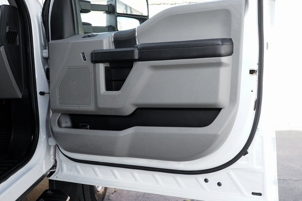 Used 2017 Ford F550 2WD Regular Cab Super Duty image 40
