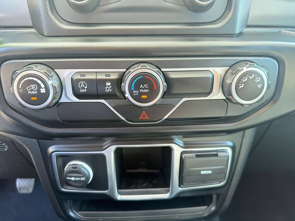 Used 2021 Jeep Gladiator Sport AWD/4WD image 16