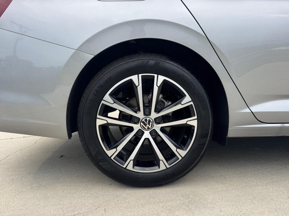 Used 2026 Volkswagen Jetta Sport FWD image 23