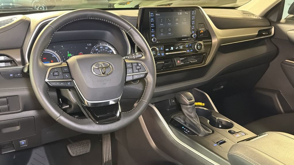Used 2021 Toyota Highlander XLE image 17
