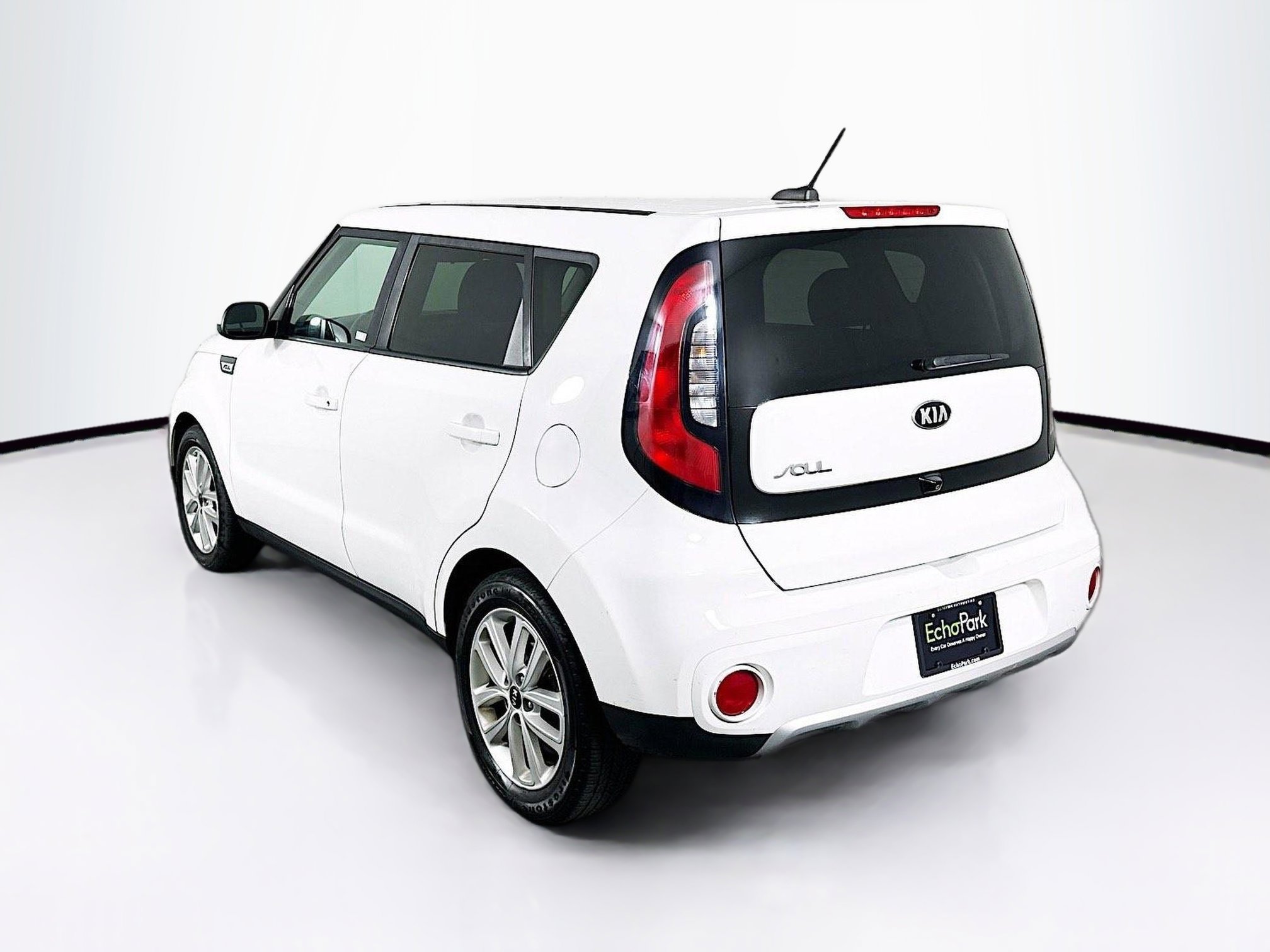 Used 2018 Kia Soul + FWD image 5