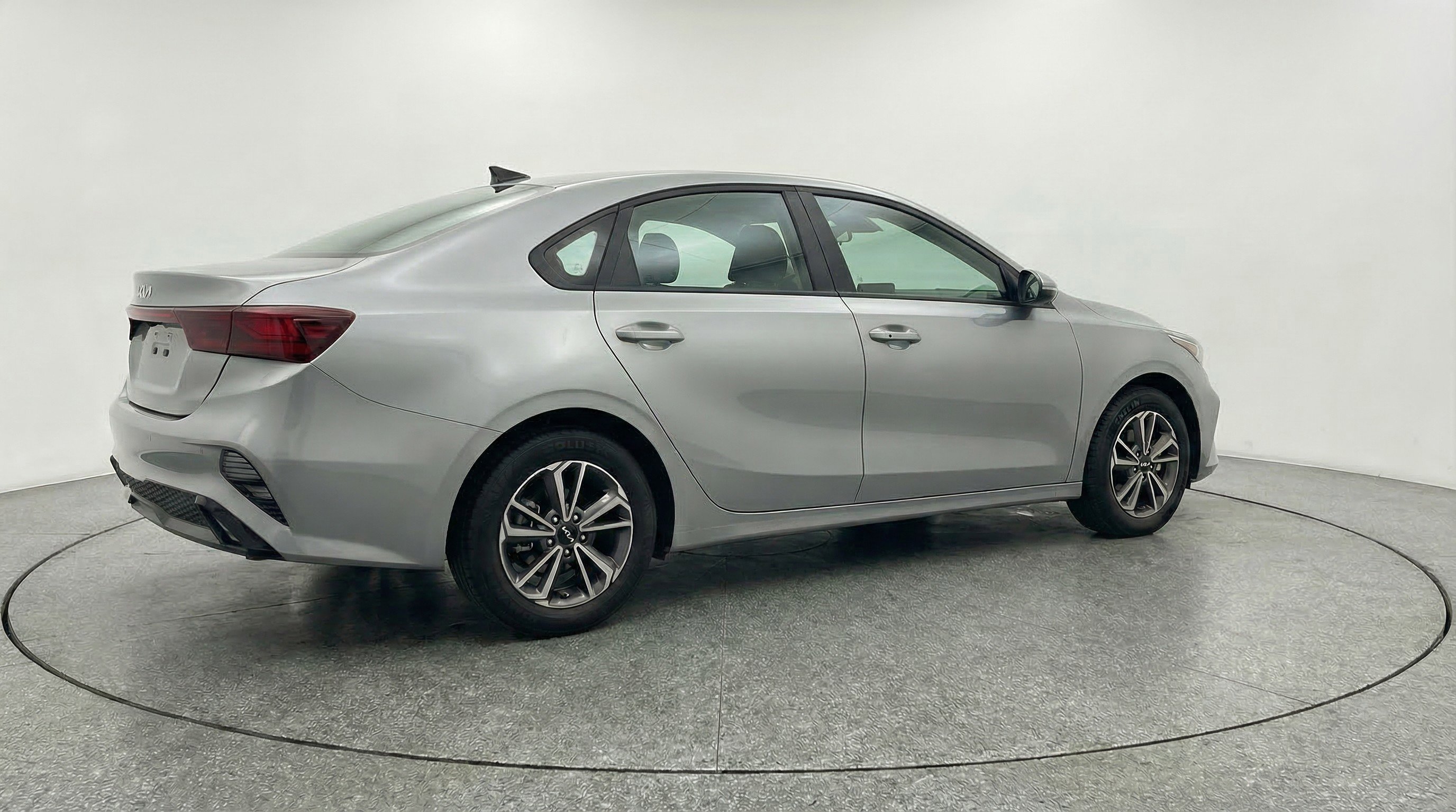 Used 2024 Kia Forte LXS image 9
