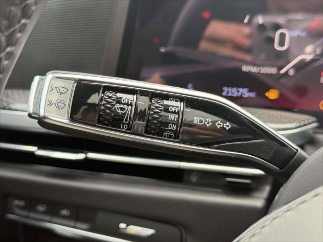 Used 2025 Cadillac Escalade ESV V AWD/4WD image 28