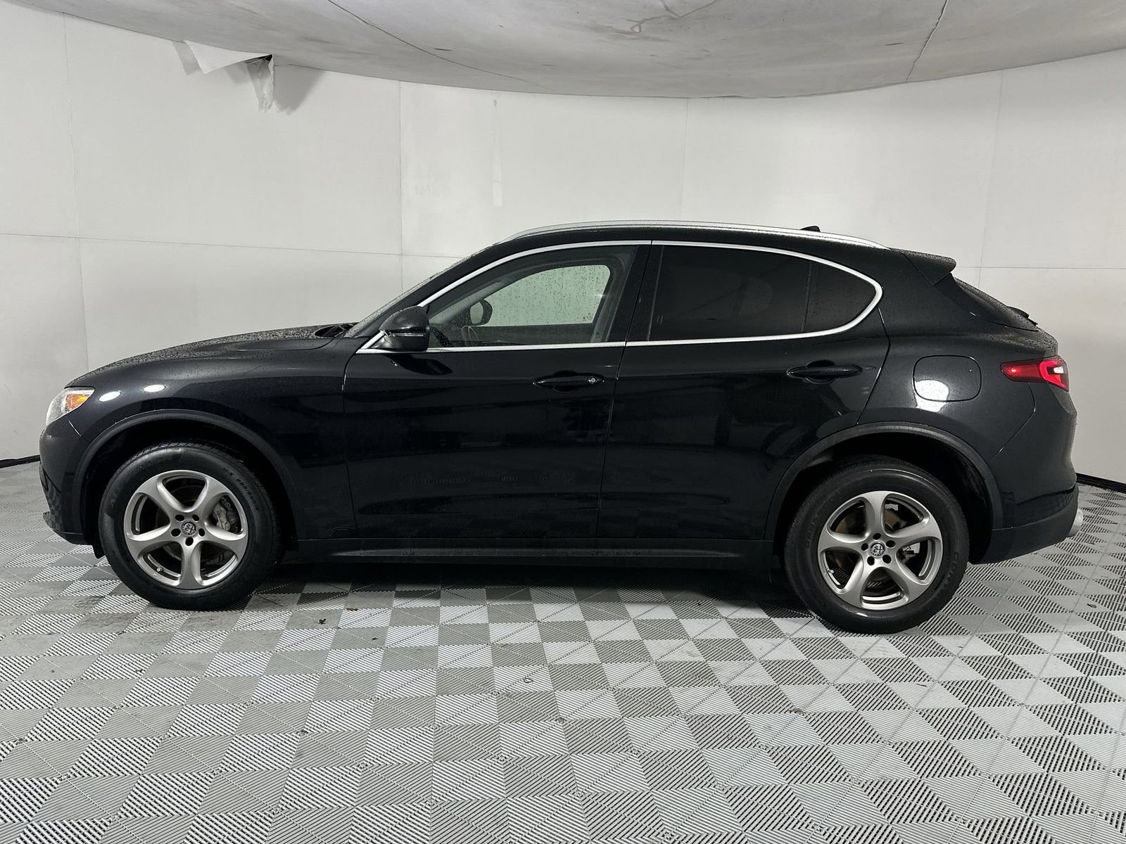 Used 2021 Alfa Romeo Stelvio Sprint w/ Active Assist 1 Package RWD image 5