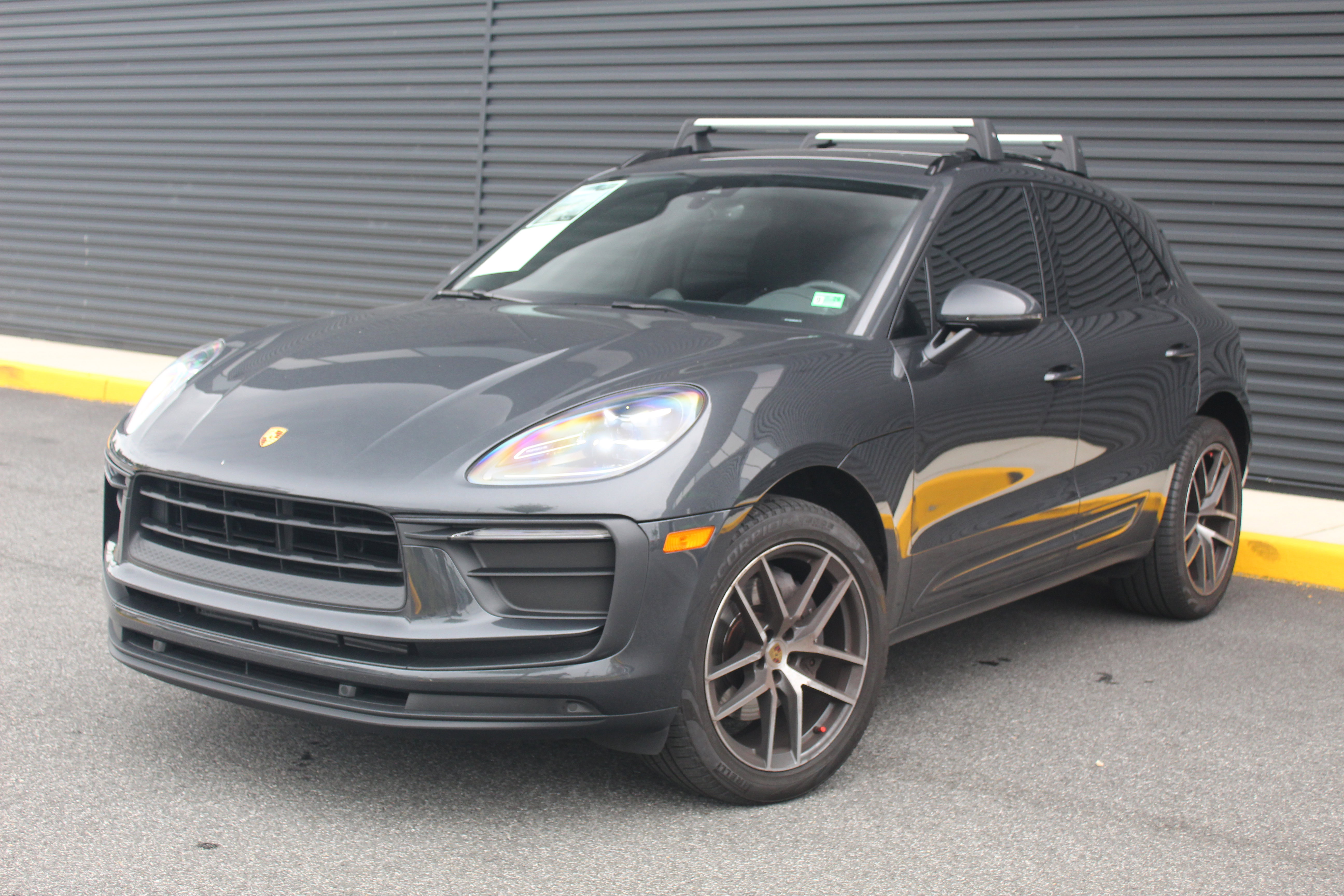 Certified 2022 Porsche Macan image 1