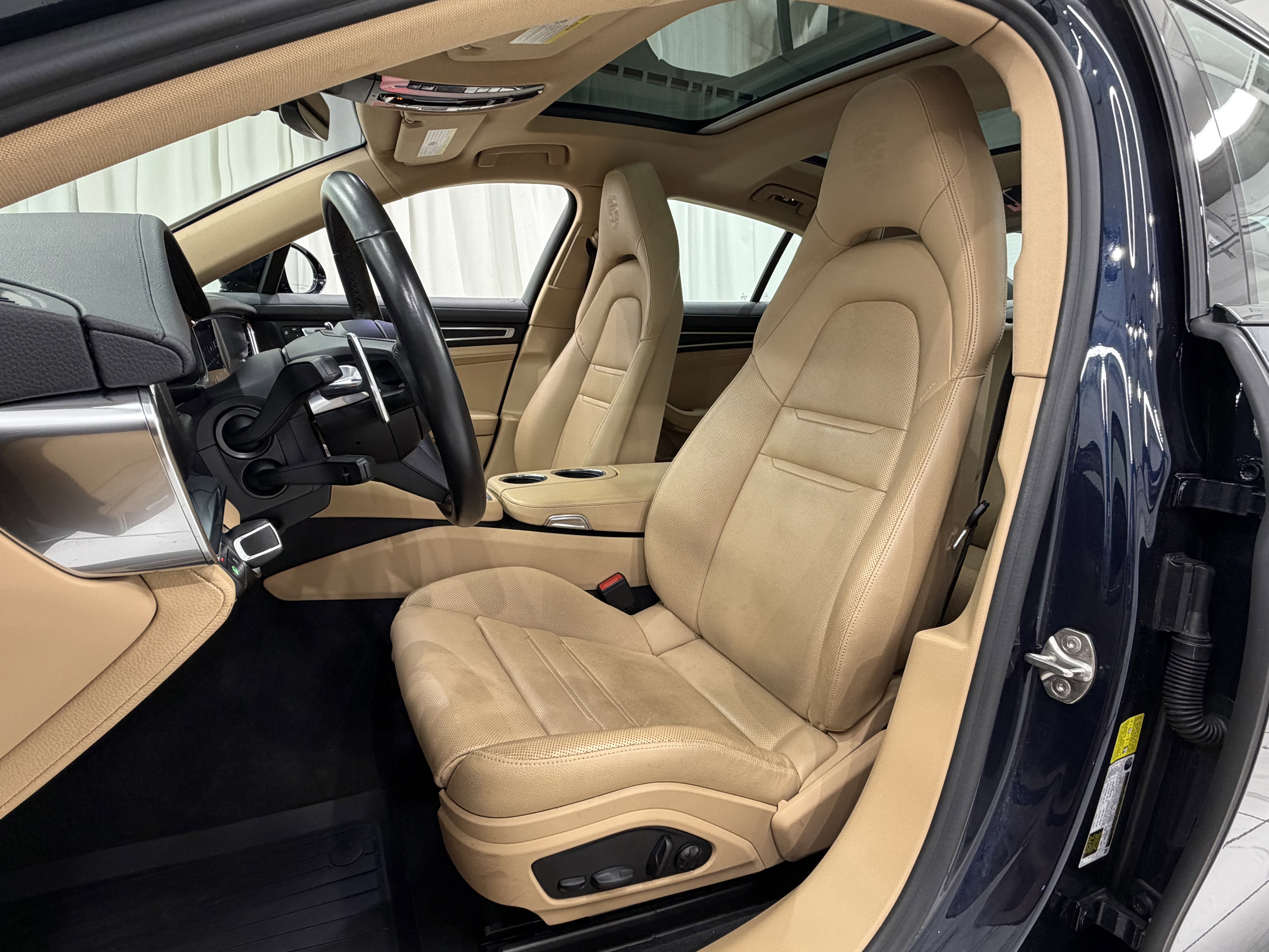 Certified 2023 Porsche Panamera 4 Platinum Edition image 32