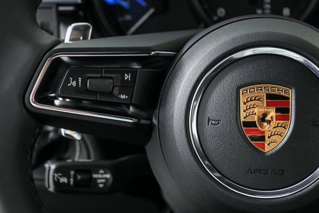 Used 2026 Porsche Macan AWD/4WD image 10