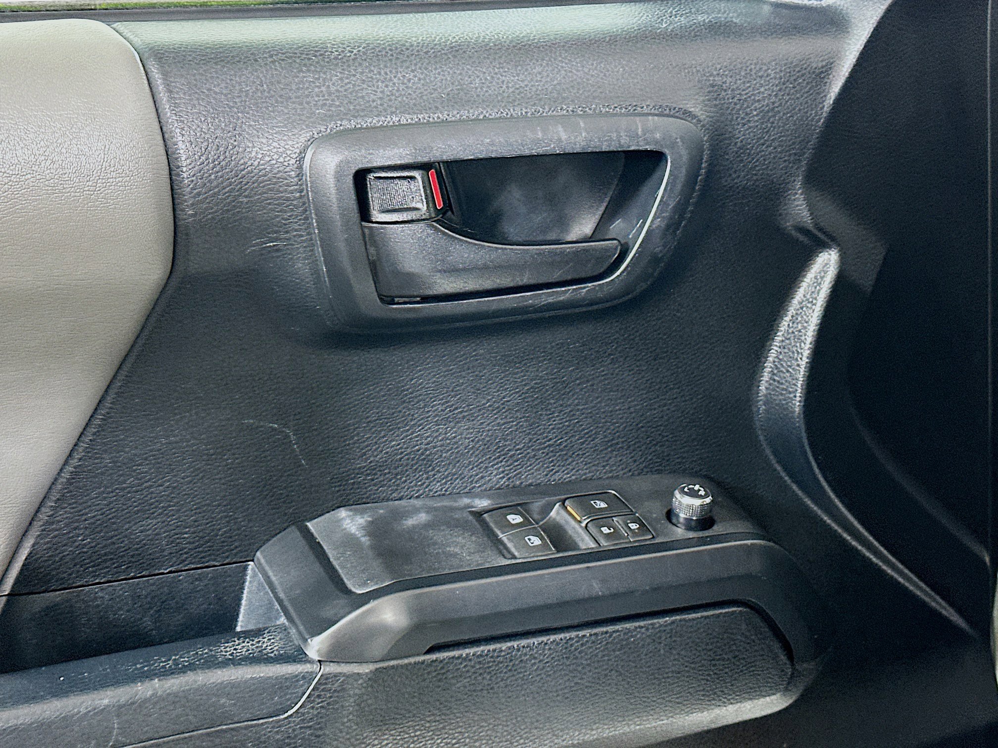 Used 2016 Toyota Tacoma SR RWD image 15