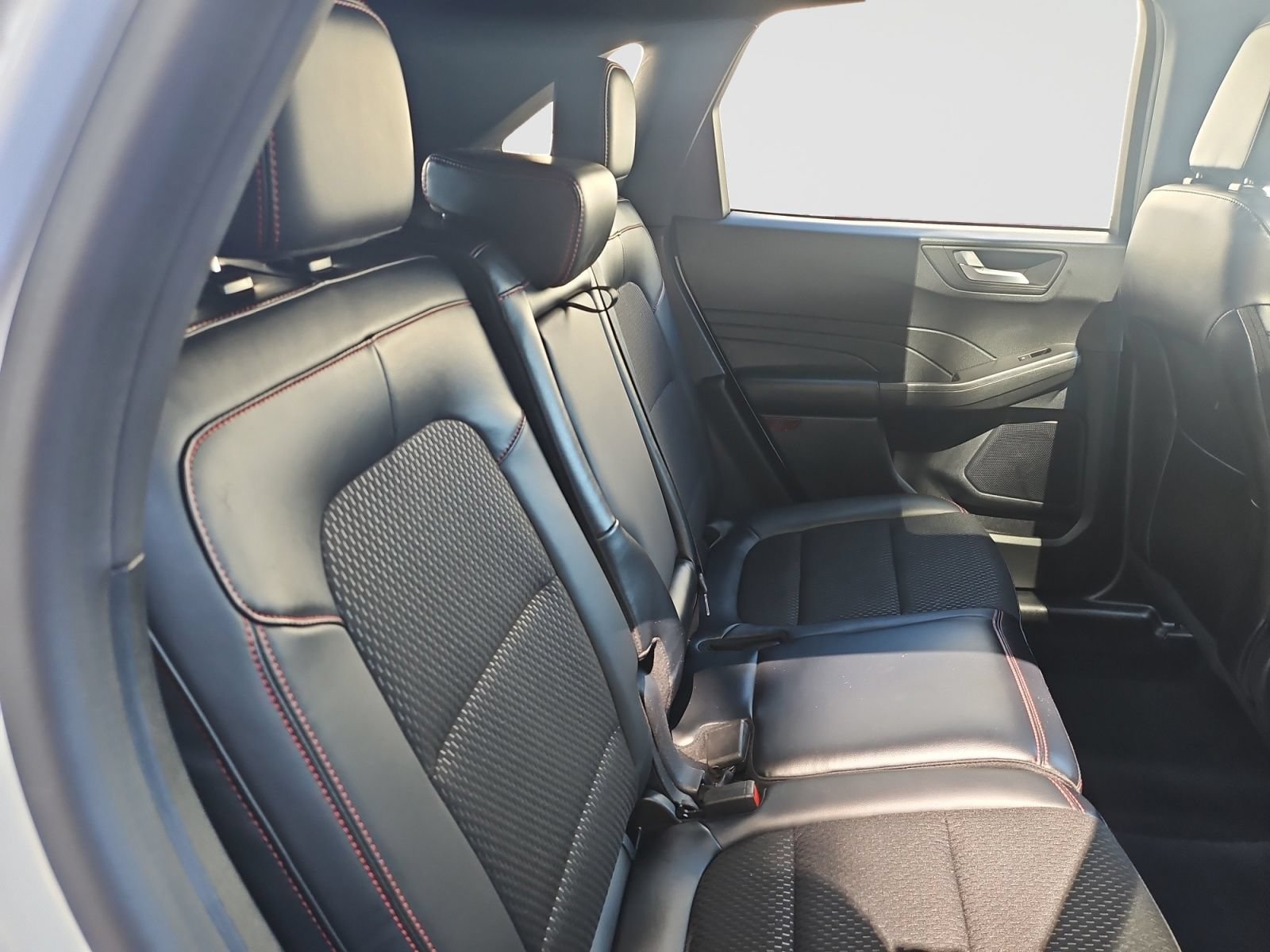 Used 2025 Ford Escape ST-Line w/ Tech Pack #1 FWD image 46