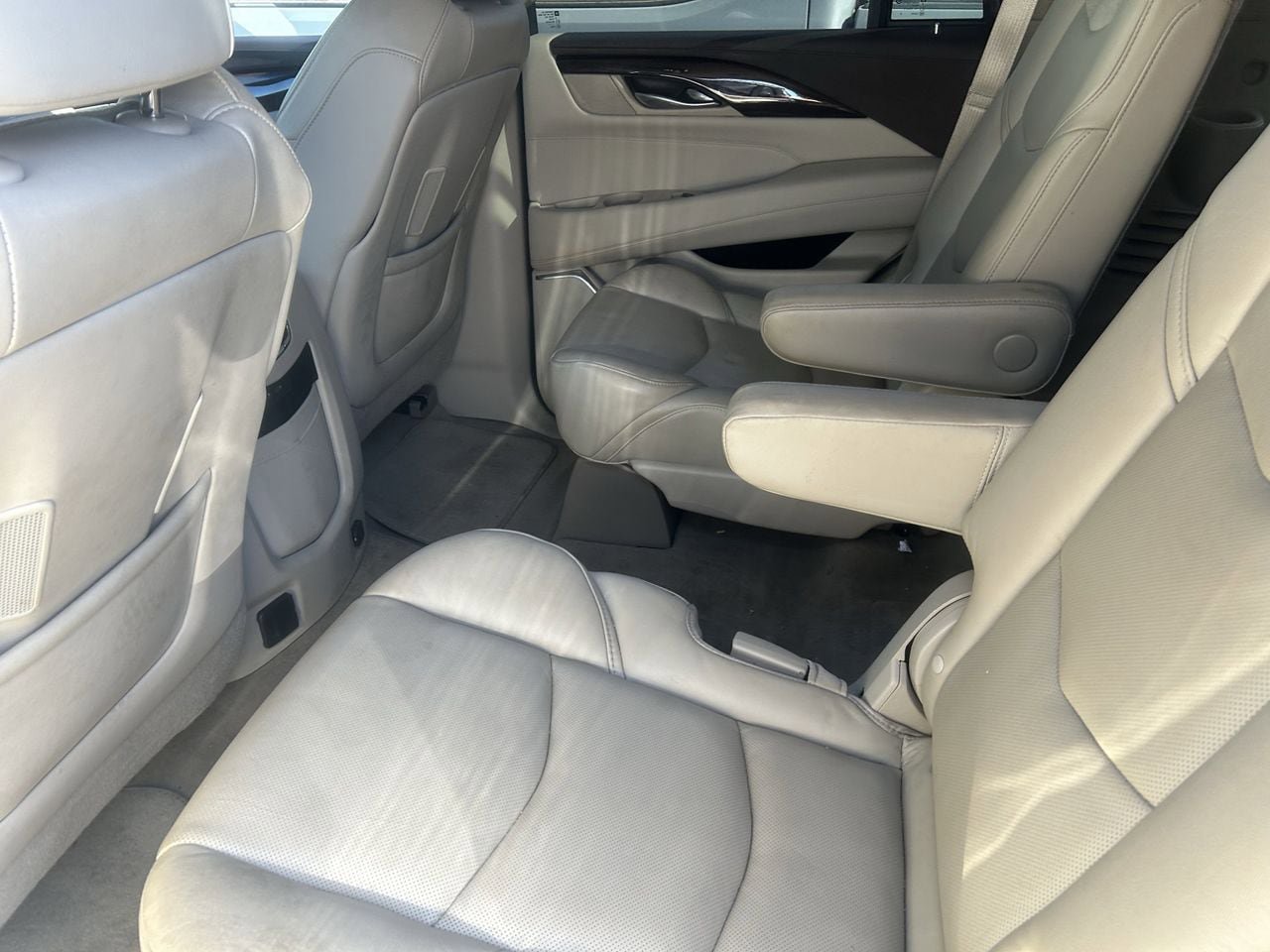 Used 2017 Cadillac Escalade Premium Luxury RWD image 11