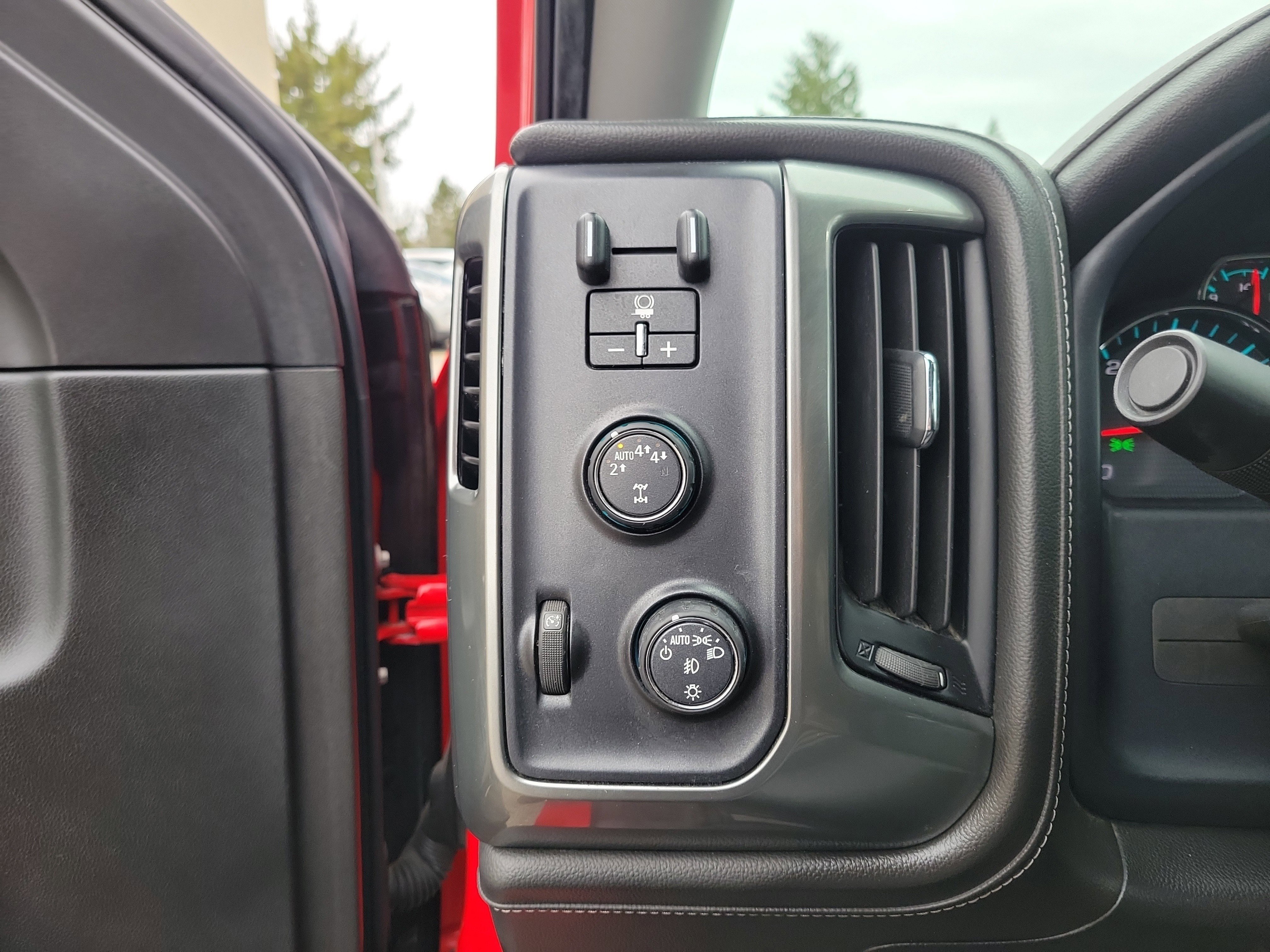 Used 2018 Chevrolet Silverado 1500 LTZ Z71 image 20