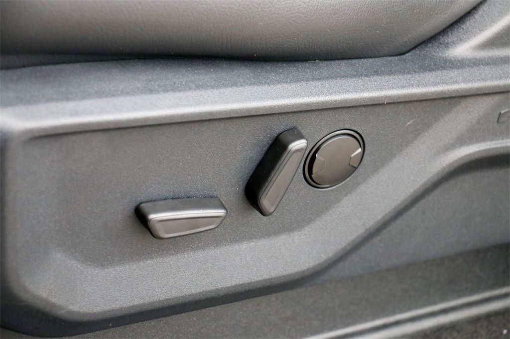New 2026 Ford F250 Lariat w/ Black Appearance Package image 22