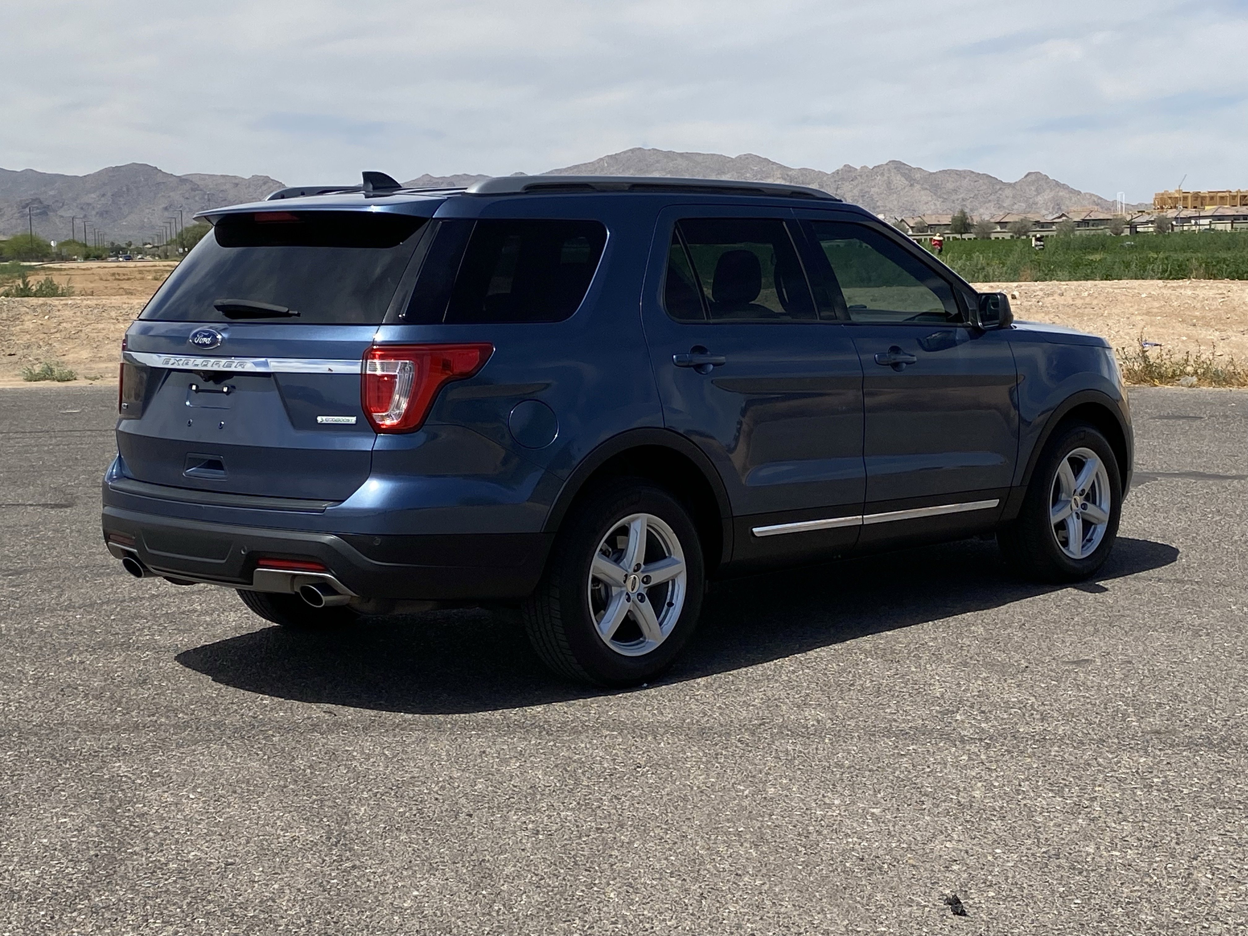 Used 2018 Ford Explorer XLT image 3