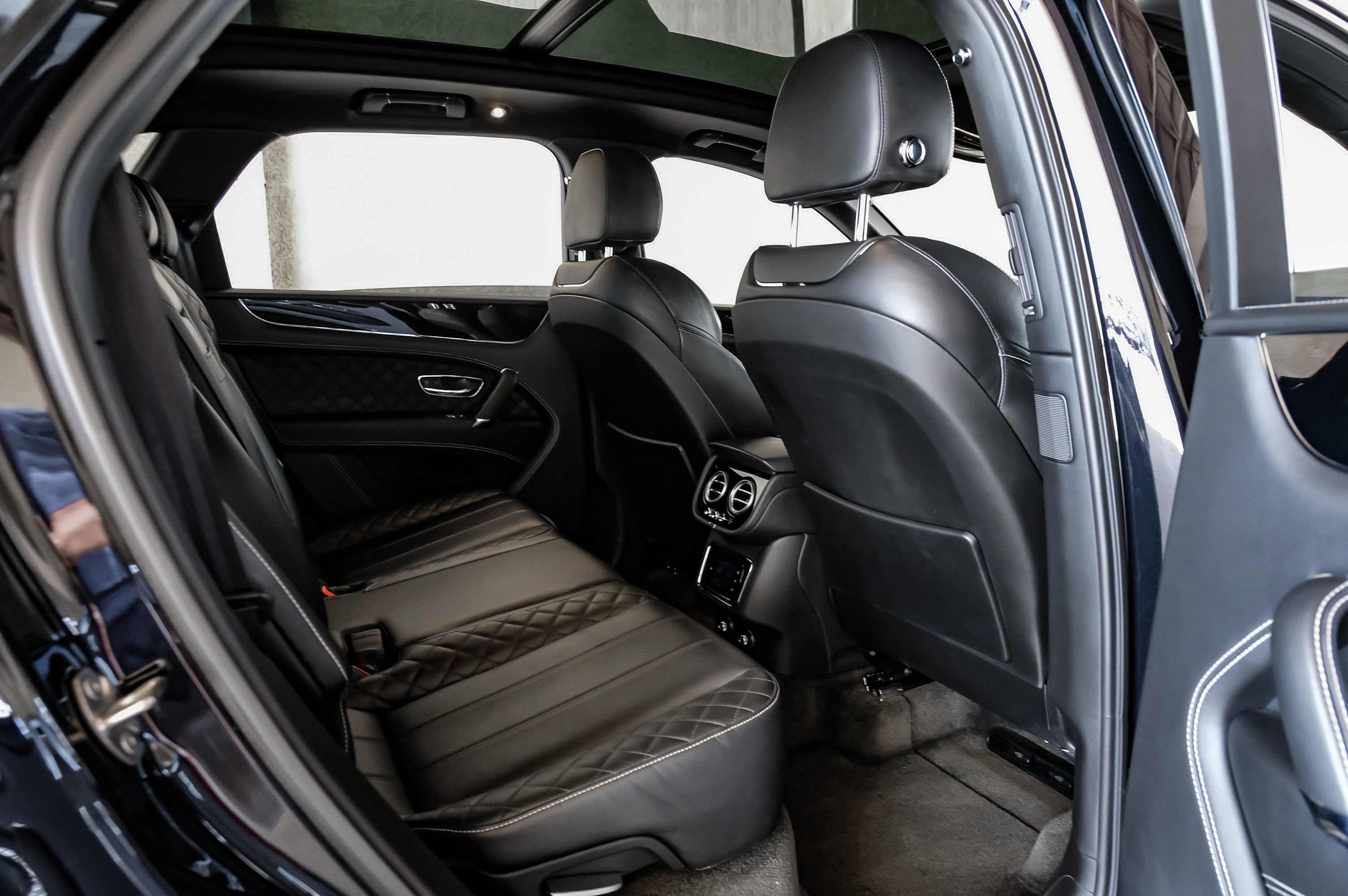 Used 2017 Bentley Bentayga image 40