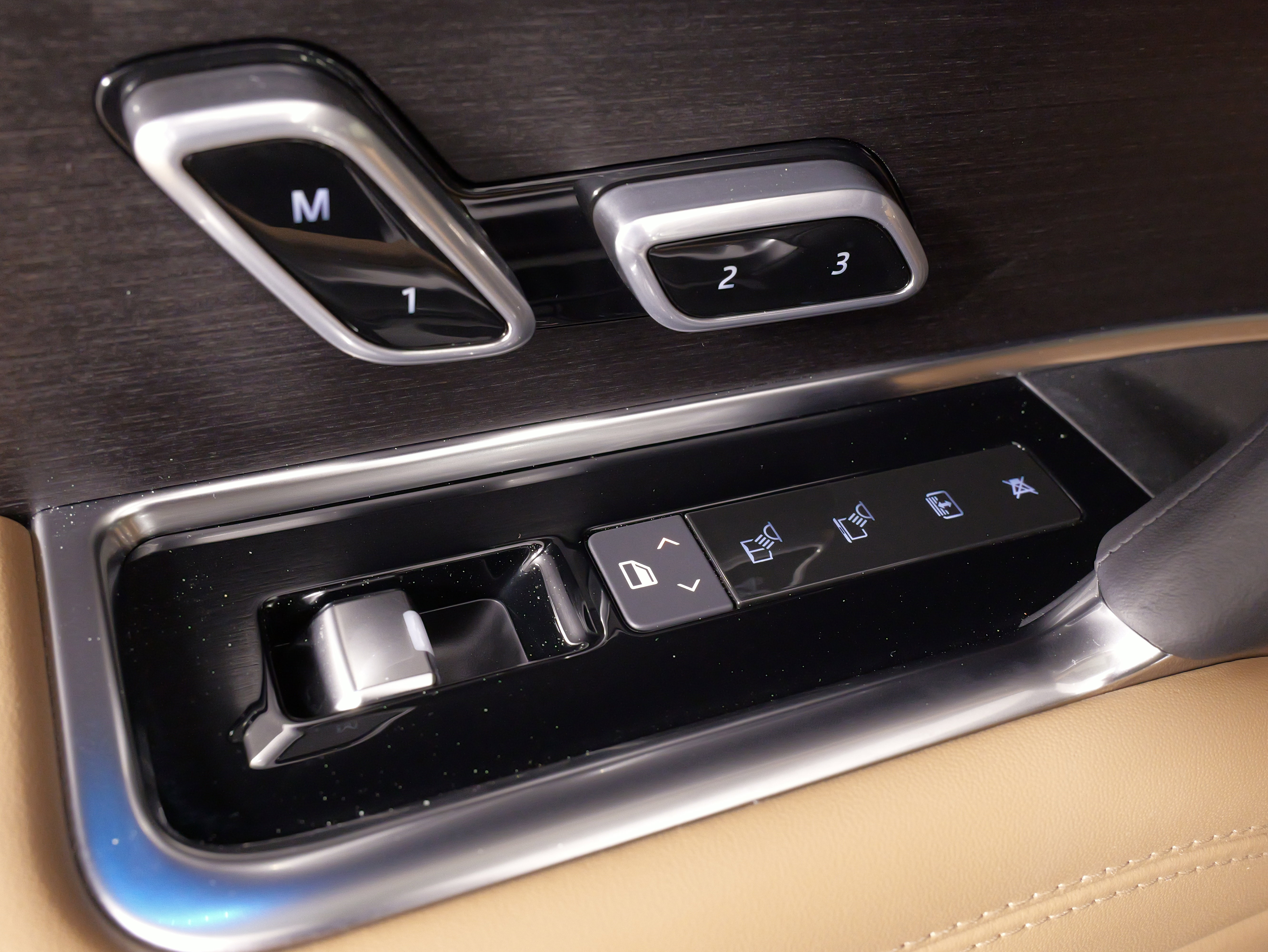 Used 2025 Land Rover Range Rover Autobiography image 36