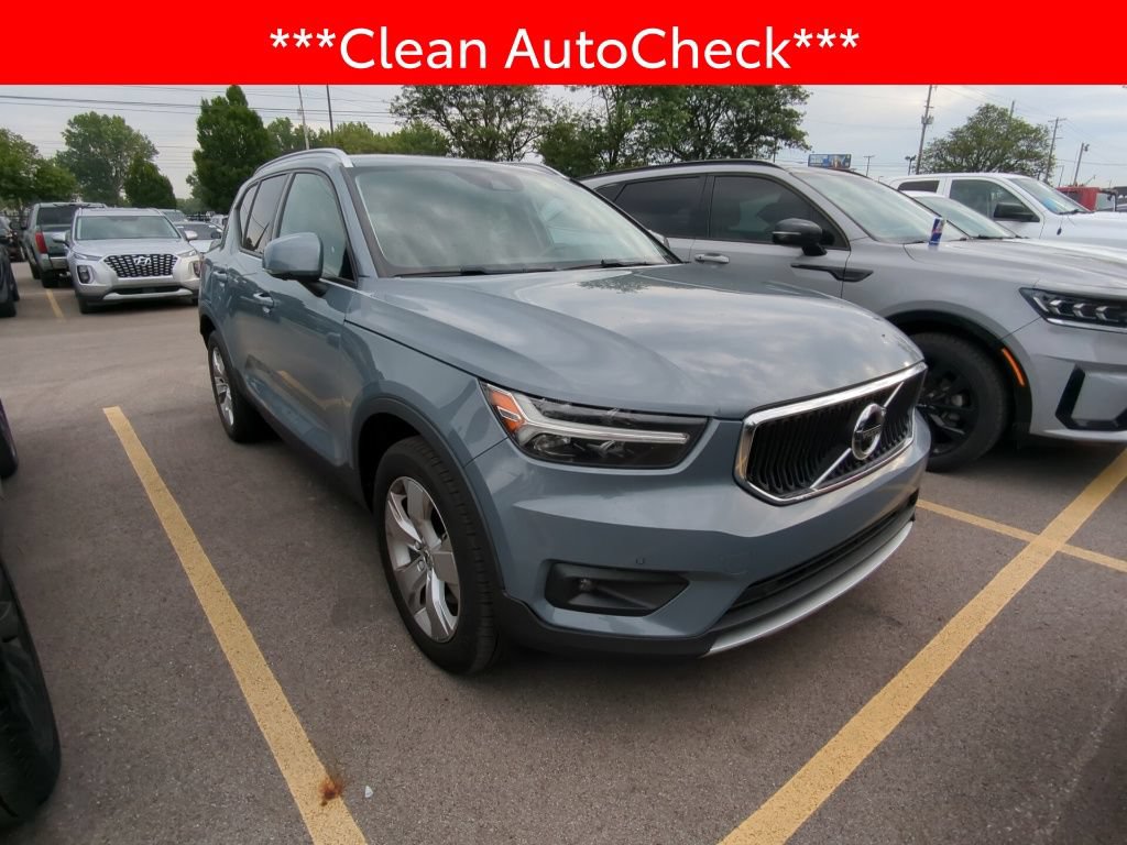 Used 2022 Volvo XC40 T4 Momentum FWD image 3