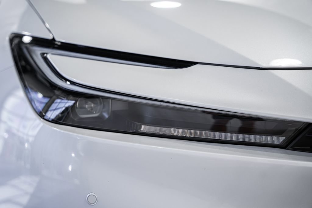 Used 2024 Toyota Prius Prime SE image 10