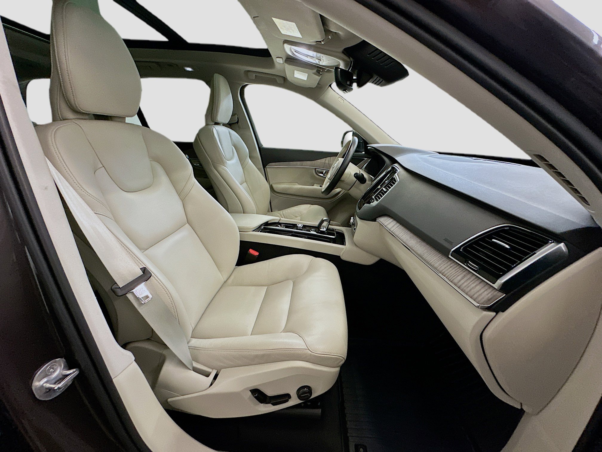 Used 2024 Volvo XC90 B6 Plus w/ Protection Package Premier image 35