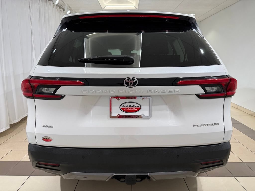 Certified 2024 Toyota Grand Highlander AWD image 4