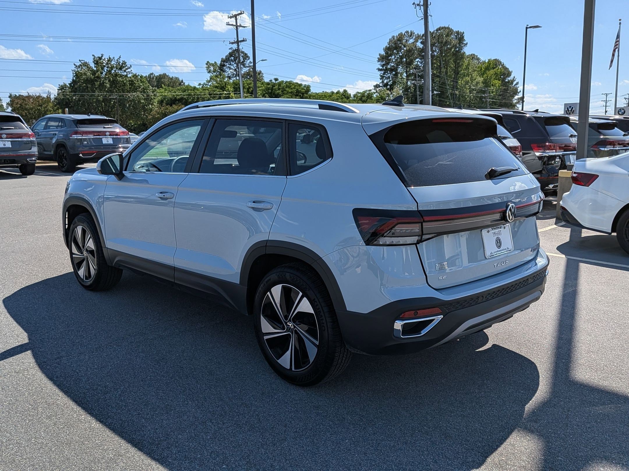 Used 2025 Volkswagen Taos SE AWD/4WD image 5