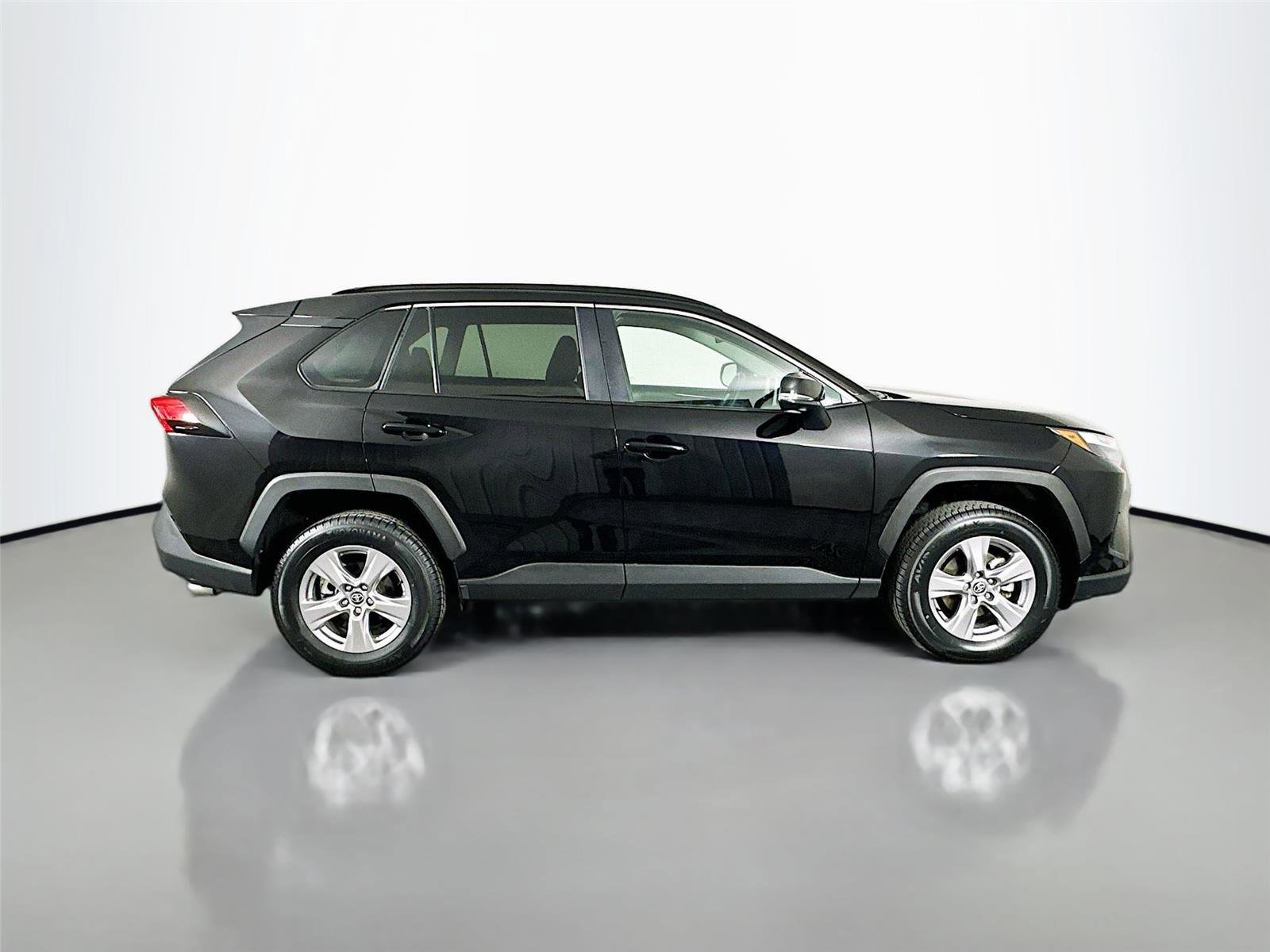 Used 2025 Toyota RAV4 XLE image 16