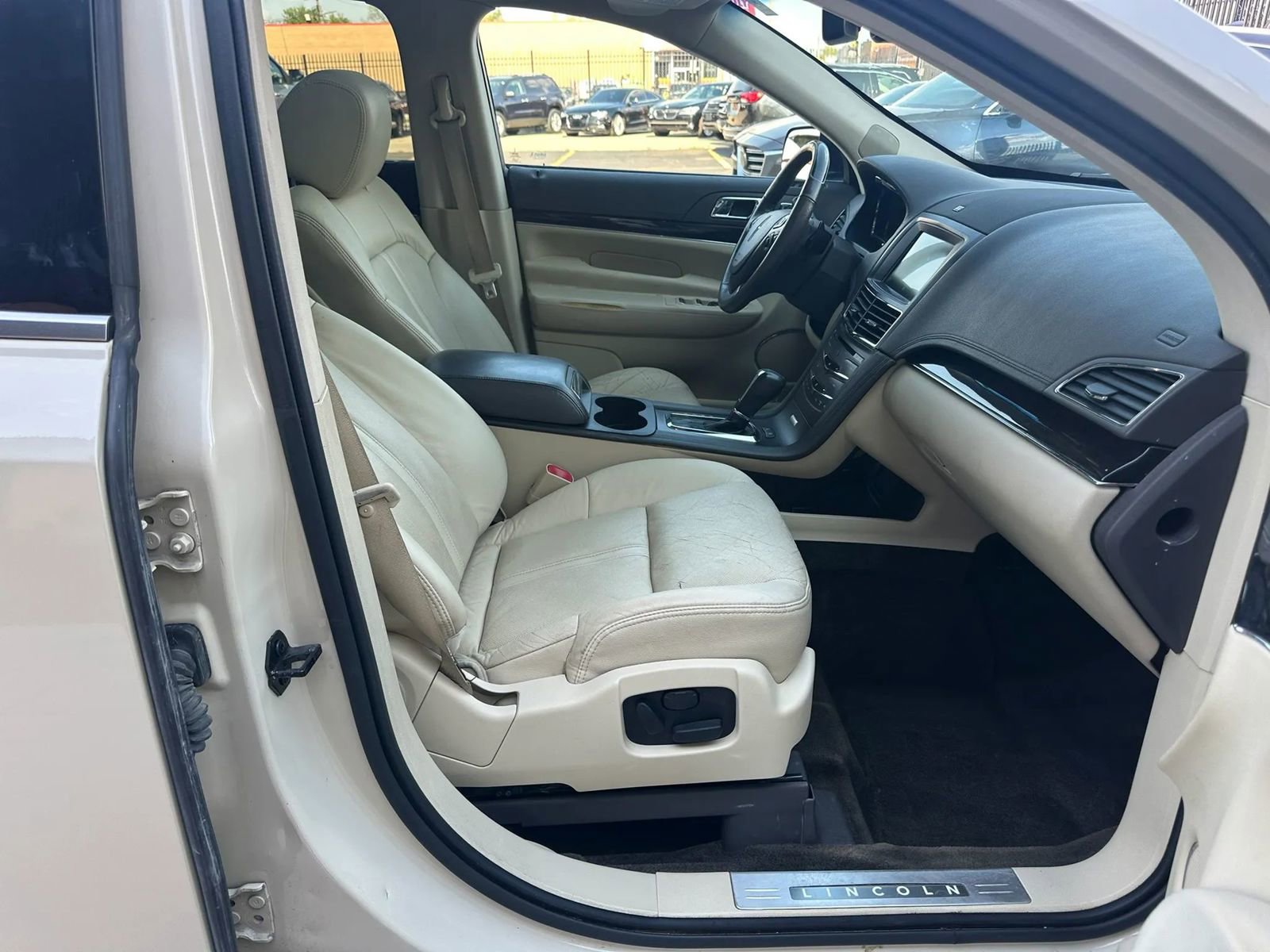 Used 2018 Lincoln MKT AWD w/ Technology Package image 15