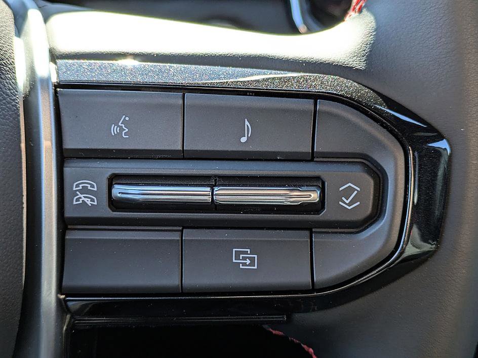 Used 2025 Chevrolet Colorado Z71 image 18