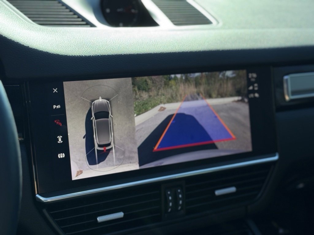 Used 2023 Porsche Cayenne image 13