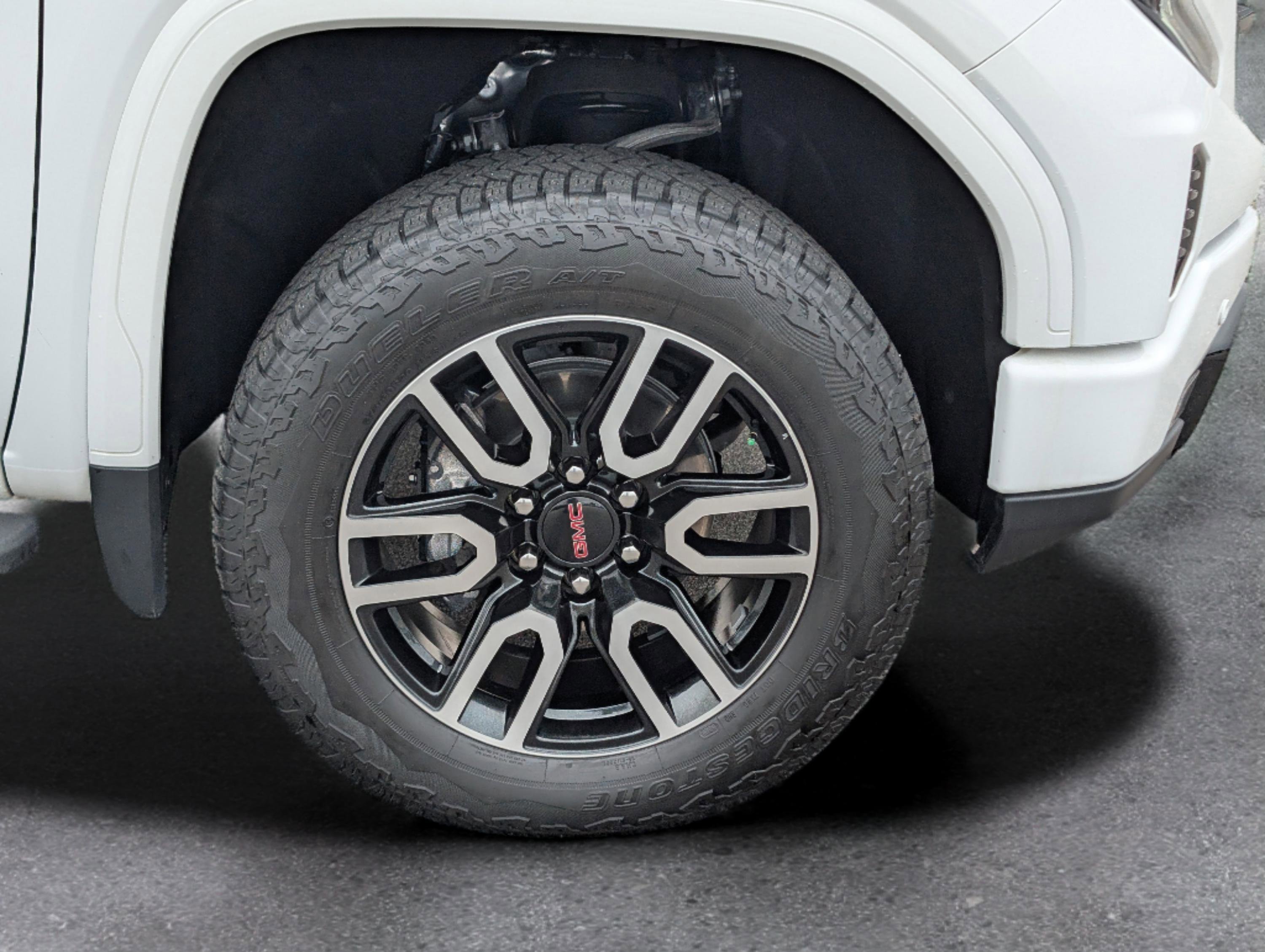 Used 2024 GMC Sierra 1500 AT4 w/ Technology Package image 6