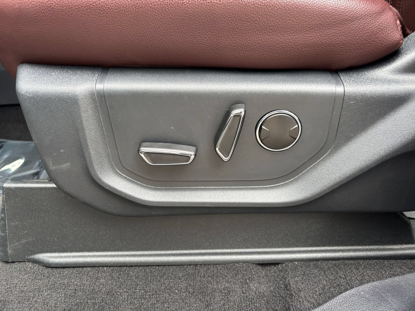 Used 2024 Ford Expedition Limited RWD image 22