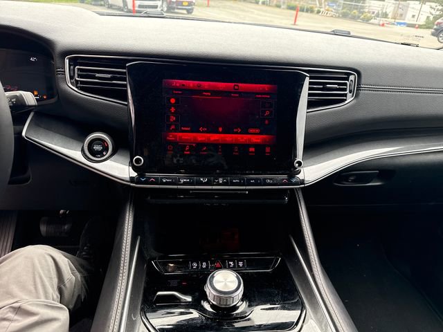 Used 2023 Jeep Wagoneer 4WD image 24