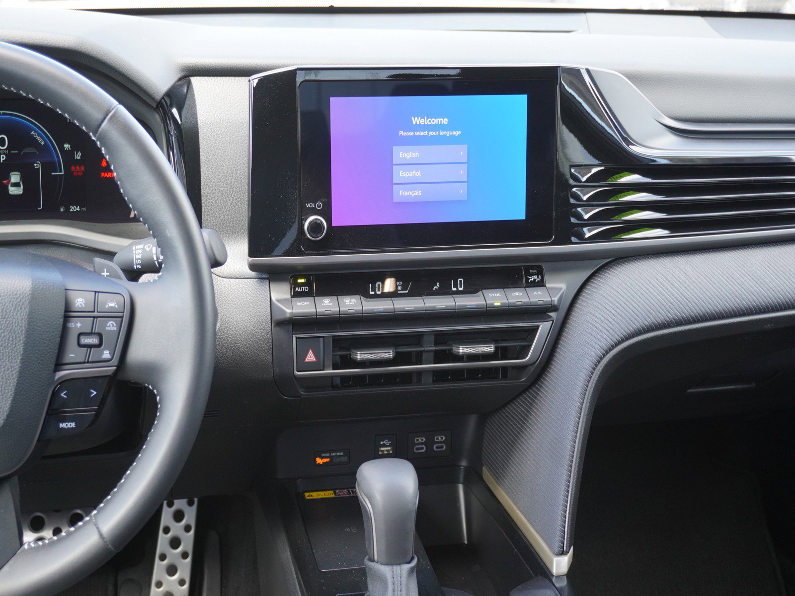 Used 2025 Toyota Camry SE w/ Convenience Package FWD image 15