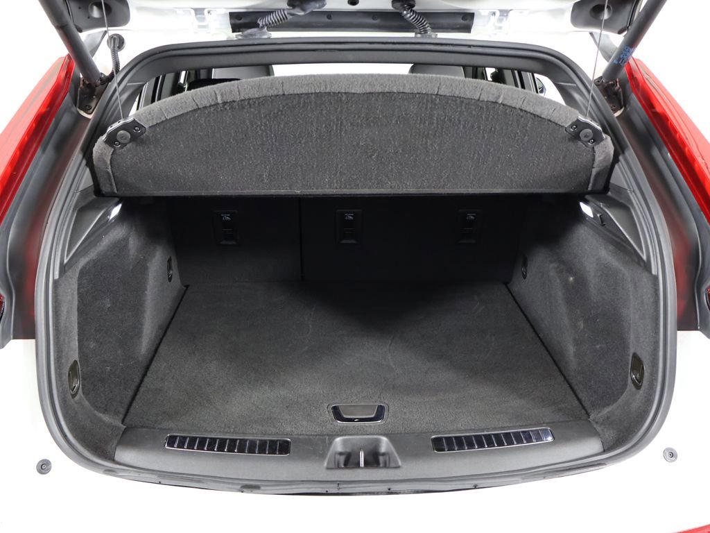 Used 2020 Cadillac XT4 Premium Luxury w/ Cold Weather Package AWD/4WD image 21