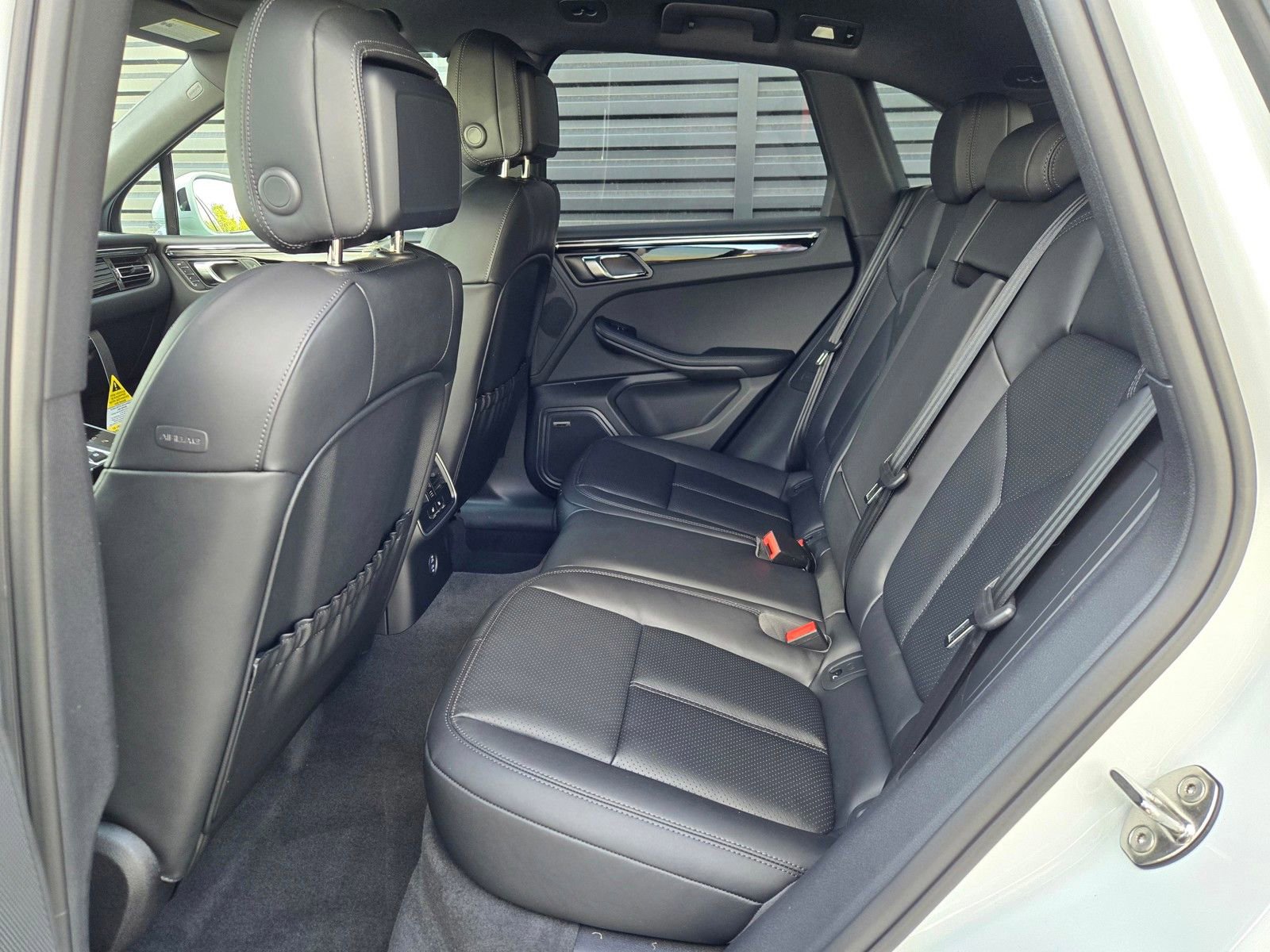 New 2026 Porsche Macan AWD/4WD image 19