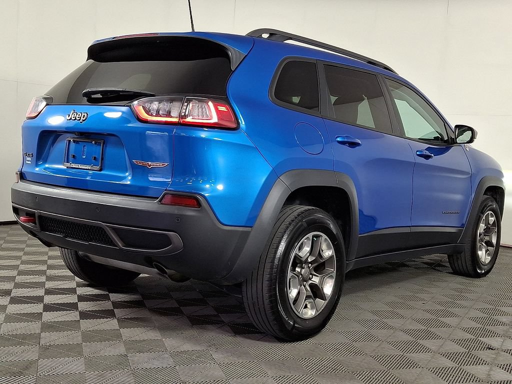 Used 2019 Jeep Cherokee Trailhawk w/ Cold Weather Group AWD/4WD image 9